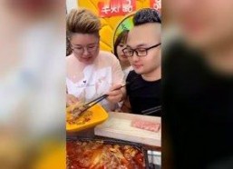 娱乐吃瓜酱新年,盘点娱乐圈热点事件，揭秘明星幕后故事